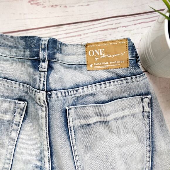 ONE TEASPOON Awesome Baggies Straight Boyfriend Jeans 26 Light Blue Distressed - Picture 7 of 8